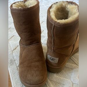 EUC UGG Chestnut Classic II Boots